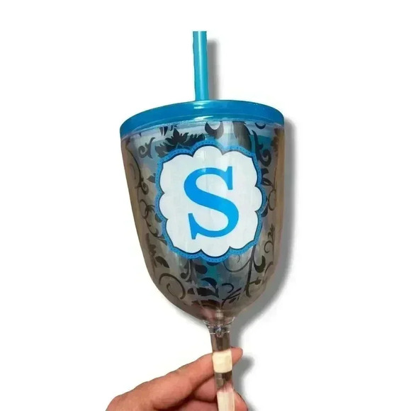 🌟 Personalized Acrylic Wine Goblet w/ Lid & Straw - Initial 'S' Multicolor 🌟 - Picture 2 of 5